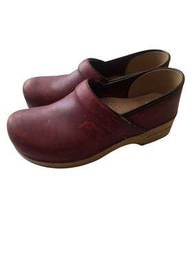 Dansko Professional Burnished Nubuck Womens Size 12 Red Shoes Clogs